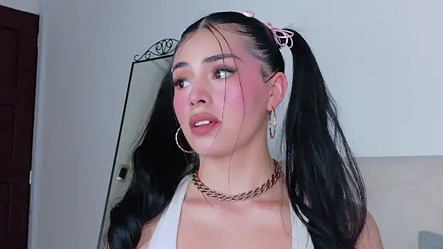 SaritaBratz online show from January 14, 2026, 8:47 pm