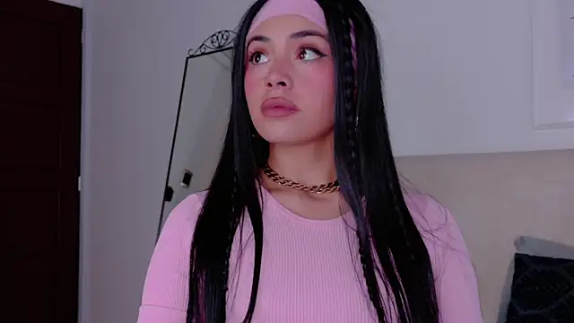 SaritaBratz online show from February 5, 2026, 8:57 pm