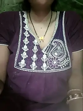 Snapshot of Sexyradha_ chatting on April 21, 2026, 10:45 pm Sexyradha online show from April 21, 2026, 10:45 pm