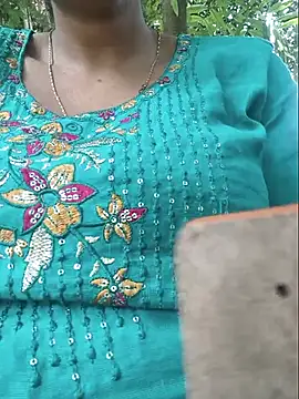 Snapshot of Sexyradha_ chatting on May 23, 2026, 4:29 am Sexyradha online show from May 23, 2026, 4:29 am