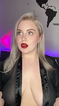 Snapshot of April_Vancee chatting on October 8, 2025, 2:04 pm April Vancee online show from October 8, 2025, 2:04 pm