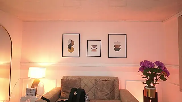 JulesBenett online show from October 10, 2025, 11:31 am