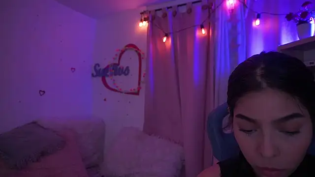 Olivia pretty  online show from March 22, 2025, 1:08 pm