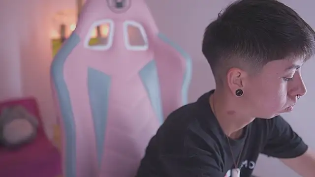 tommy blue online show from November 27, 2025, 6:54 pm