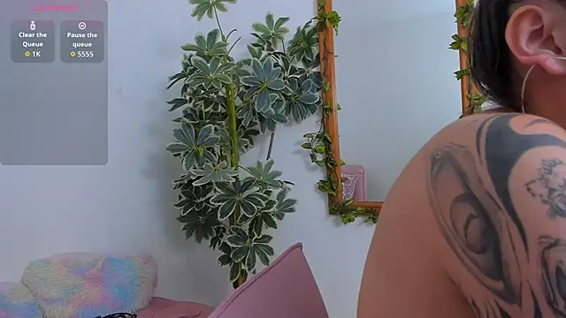 SaskiaGrendel online show from February 19, 2026, 12:06 am