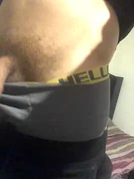 Snapshot of Donnydon79 chatting on October 7, 2025, 5:54 pm Donnydon79 online show from October 7, 2025, 5:54 pm