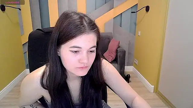 Snapshot of ElinaMils chatting on March 7, 2025, 3:28 pm ElinaMils online show from March 7, 2025, 3:28 pm