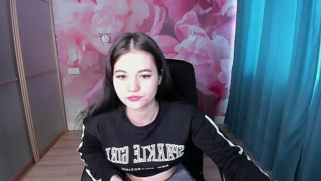 Snapshot of ElinaMils chatting on March 18, 2025, 6:36 am ElinaMils online show from March 18, 2025, 6:36 am