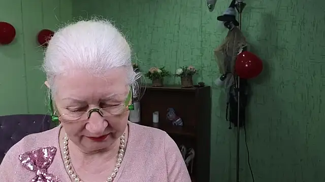 Maya Mayflower online show from March 10, 2025, 9:21 am