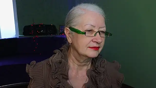 Maya Mayflower online show from March 19, 2025, 9:17 am