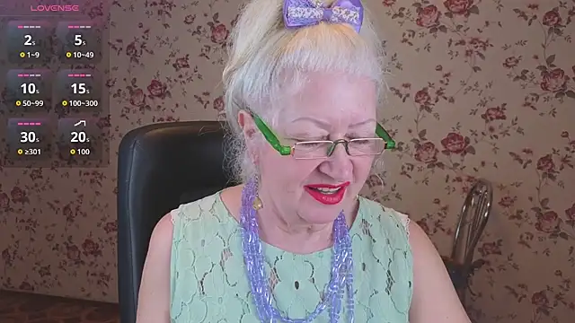 Maya Mayflower online show from February 3, 2026, 2:53 am