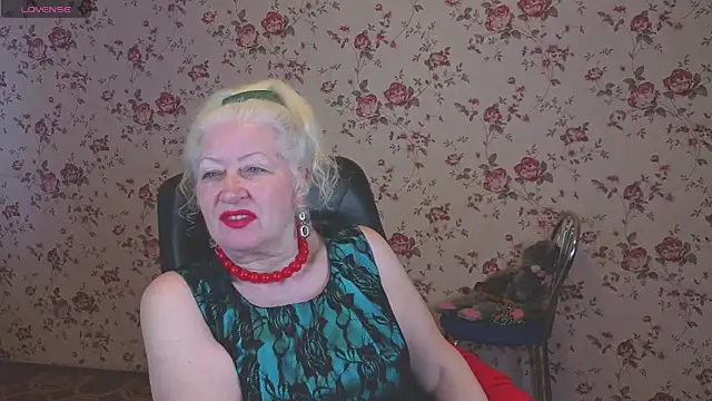 Snapshot of Maya_Mayflower chatting on April 21, 2026, 3:13 am Maya Mayflower online show from April 21, 2026, 3:13 am