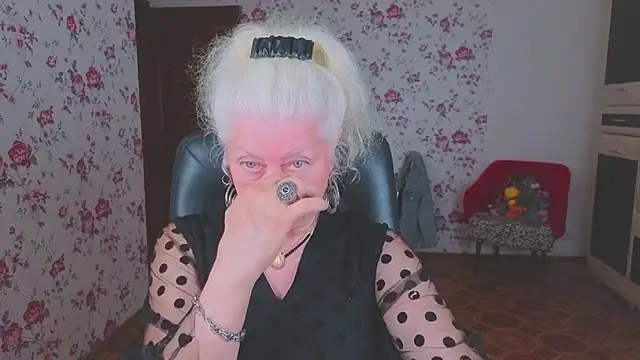 Snapshot of Maya_Mayflower chatting on June 1, 2026, 3:41 am Maya Mayflower online show from June 1, 2026, 3:41 am