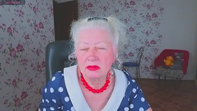 Snapshot of Maya_Mayflower chatting on June 2, 2026, 3:41 am Maya Mayflower online show from June 2, 2026, 3:41 am