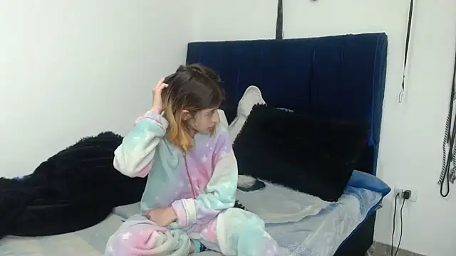 KratosAfroditacs online show from October 21, 2025, 12:44 am