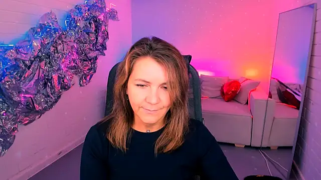 NicoleHitman online show from October 13, 2025, 9:31 am