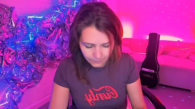 NicoleHitman online show from December 3, 2025, 9:18 am