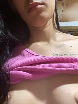 dianagomes2511 online show from March 3, 2025, 11:03 pm