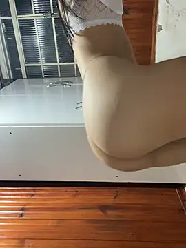 dianagomes2511 online show from March 11, 2025, 3:16 am