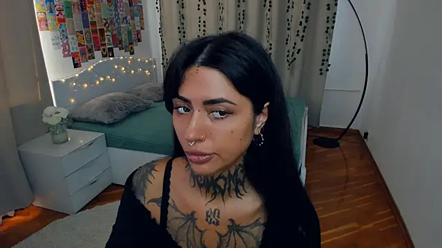 Snapshot of CharimgSabrina chatting on October 26, 2025, 6:30 am CharimgSabrina online show from October 26, 2025, 6:30 am