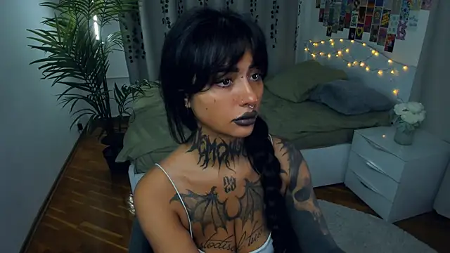 Snapshot of CharimgSabrina chatting on November 14, 2025, 6:12 am CharimgSabrina online show from November 14, 2025, 6:12 am