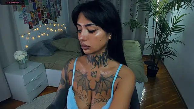 Snapshot of CharimgSabrina chatting on November 28, 2025, 6:16 am CharimgSabrina online show from November 28, 2025, 6:16 am