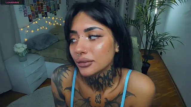 Snapshot of CharimgSabrina chatting on November 29, 2025, 6:16 am CharimgSabrina online show from November 29, 2025, 6:16 am