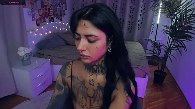 Snapshot of CharimgSabrina chatting on December 21, 2025, 6:09 am CharimgSabrina online show from December 21, 2025, 6:09 am