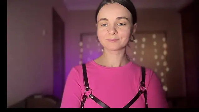 lanaloulou online show from September 8, 2025, 11:26 pm