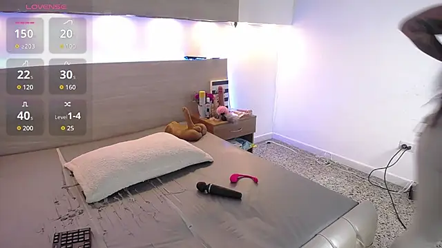 Cristal Velle online show from October 6, 2025, 12:24 pm