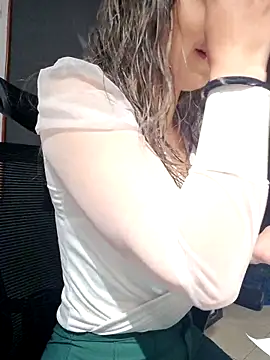 Isabella Varella online show from October 29, 2025, 12:29 pm