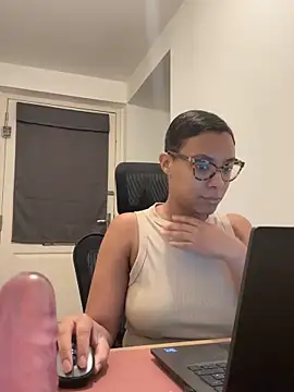 Melia Rayne online show from December 4, 2025, 11:41 am