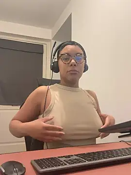 Melia Rayne online show from February 3, 2026, 10:53 am