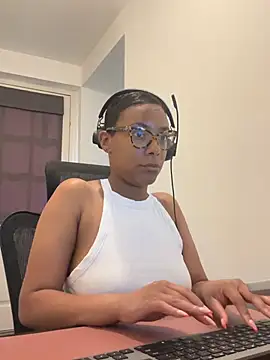Melia Rayne online show from May 26, 2026, 9:38 am