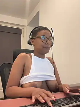 Melia Rayne online show from June 2, 2026, 9:55 am