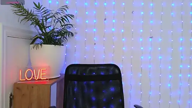 Snapshot of neferutt chatting on January 13, 2026, 1:16 pm neferutt online show from January 13, 2026, 1:16 pm