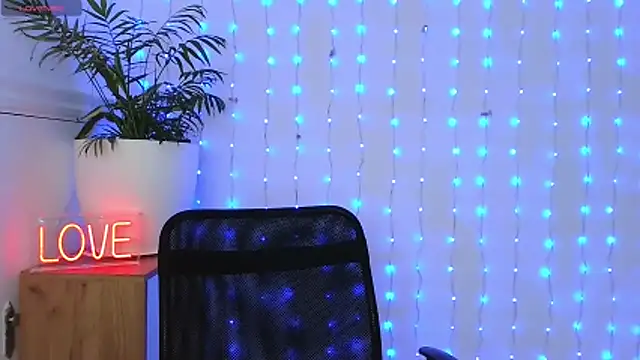 Snapshot of neferutt chatting on January 14, 2026, 3:28 pm neferutt online show from January 14, 2026, 3:28 pm