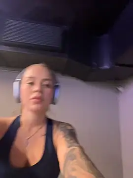 ValentinaMilann online show from October 14, 2025, 5:36 pm