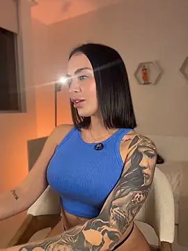 ValentinaMilann online show from April 13, 2026, 11:43 pm