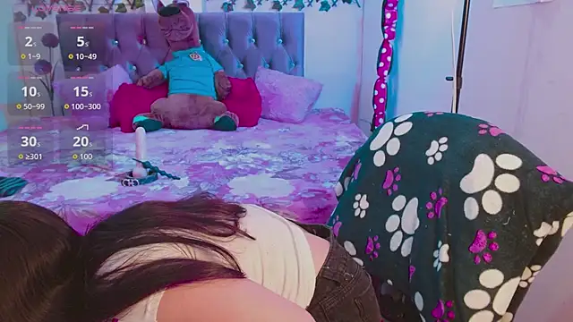 Anny  cute online show from October 7, 2025, 9:12 pm