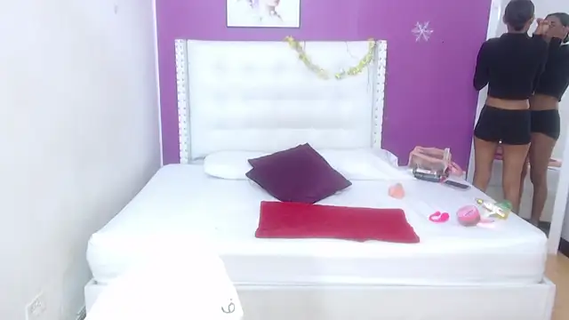 tiny sarah1 online show from March 18, 2025, 8:59 pm