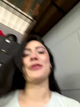 isabella winkler online show from December 20, 2025, 4:14 pm