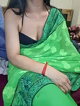 Cute-Zarina online show from December 4, 2025, 5:54 pm