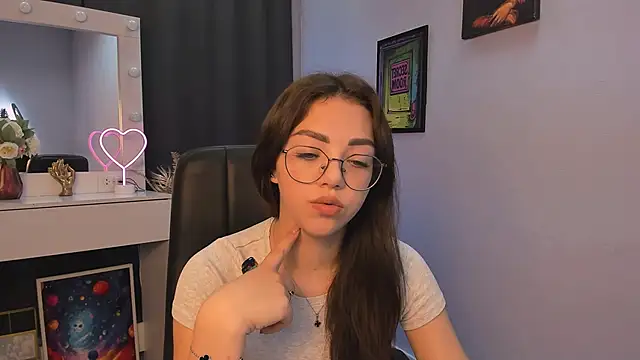 kiki swan online show from March 16, 2025, 11:05 am