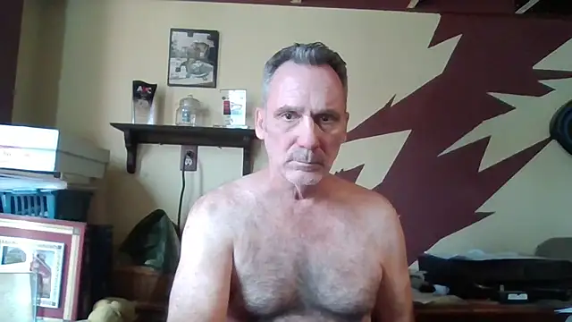 Snapshot of HunkofRock chatting on November 5, 2025, 6:41 pm HunkofRock online show from November 5, 2025, 6:41 pm