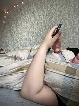 Snapshot of Dreamy_Desire chatting on March 17, 2025, 9:01 am Dreamy Desire online show from March 17, 2025, 9:01 am