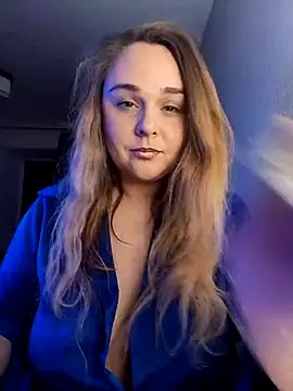 Juicy PeachLux online show from October 28, 2025, 2:20 pm