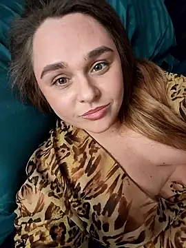 Juicy PeachLux online show from January 14, 2026, 6:13 pm