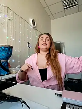 Juicy PeachLux online show from February 19, 2026, 6:53 am