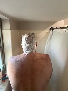 superbearboss online show from November 28, 2025, 7:05 pm